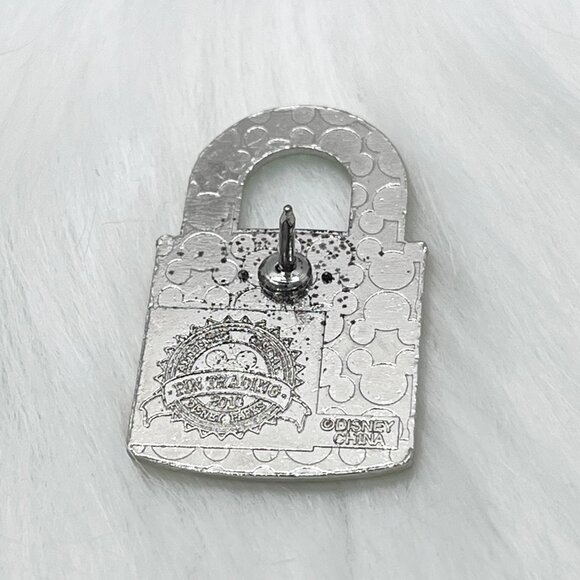 🔮 5/$25 Disney Mickey Mouse Icon Lock Pin - Picture 3 of 3